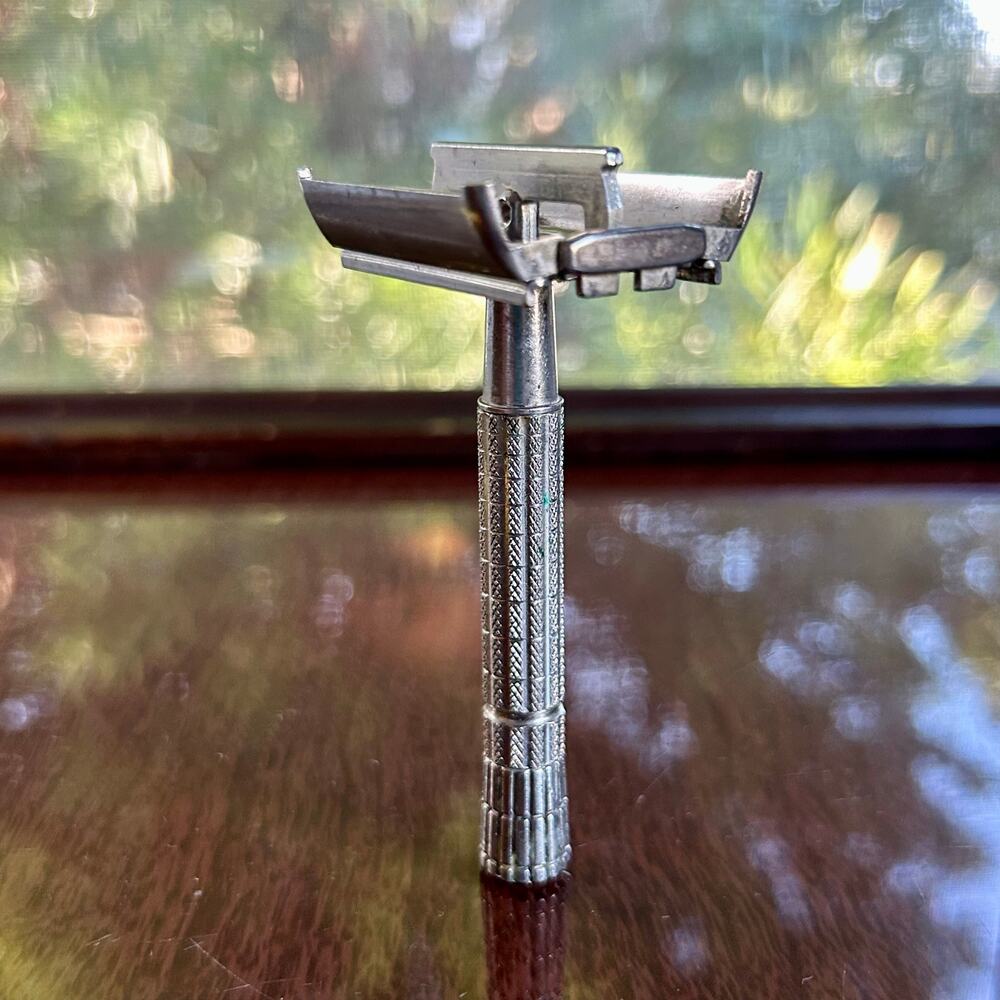 Vintage Safety Razor Double Edge Metal Razor 3.5” Grooming Tool - Picture 4 of 12